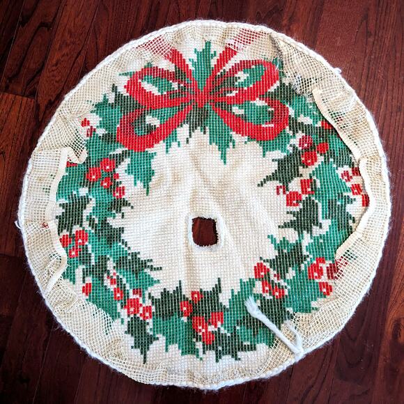 Vintage Granny Christmas Tree Skirt Punch Rug Red Bow Holly Leave Berry Handmade - Picture 2 of 6